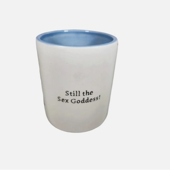 BIDDYS STILL THE SEX GODDESS DENTURE MUG. Funny 4494 collectors mug Marilyn - Picture 5 of 8